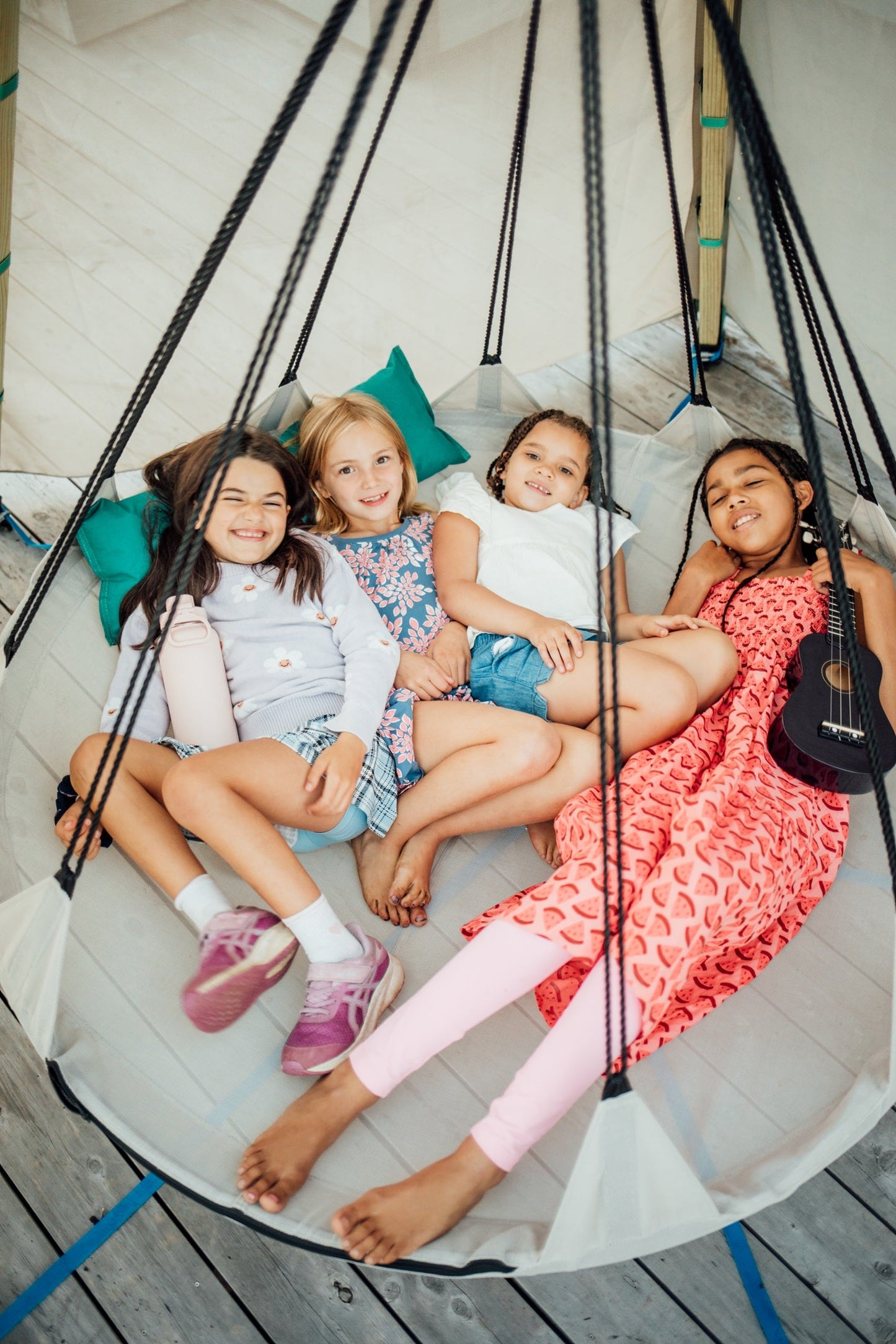 Bijou Nest: Stylish Outdoor Swing Retreat
