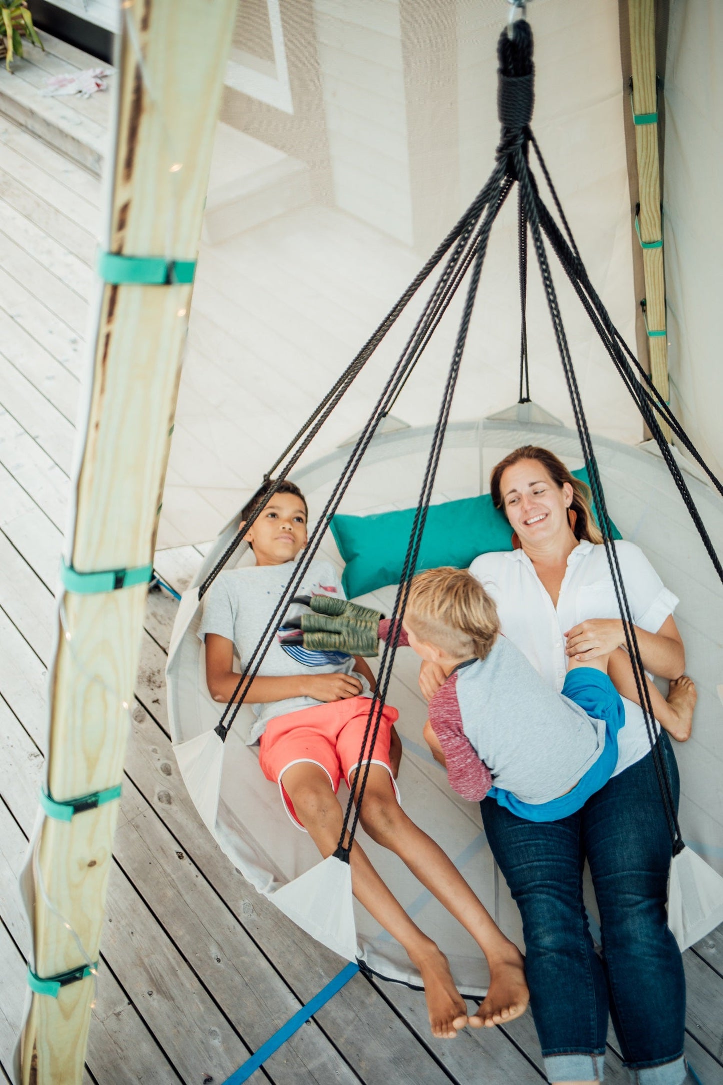 Bijou Nest: Stylish Outdoor Swing Retreat