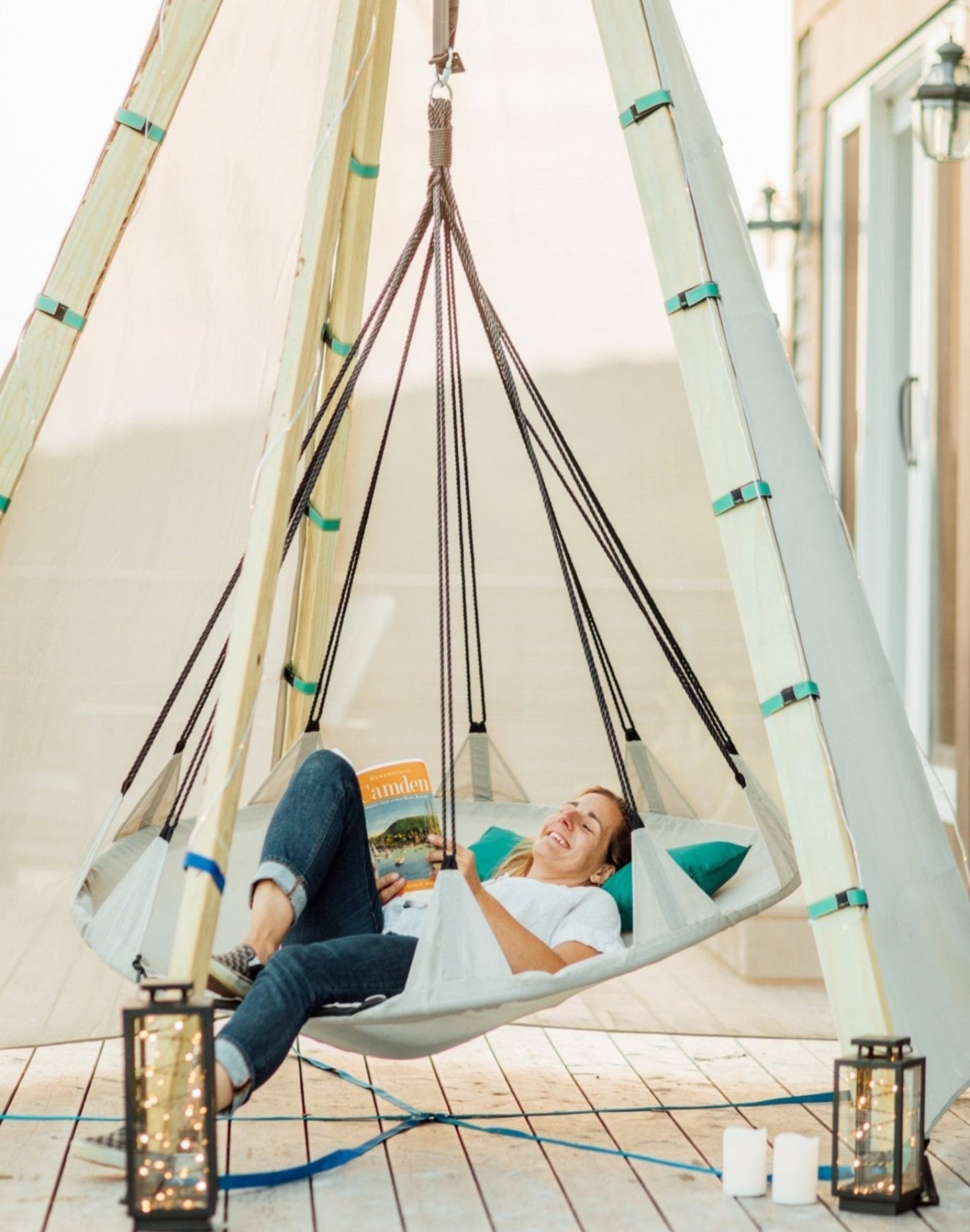 Bijou Nest: Stylish Outdoor Swing Retreat