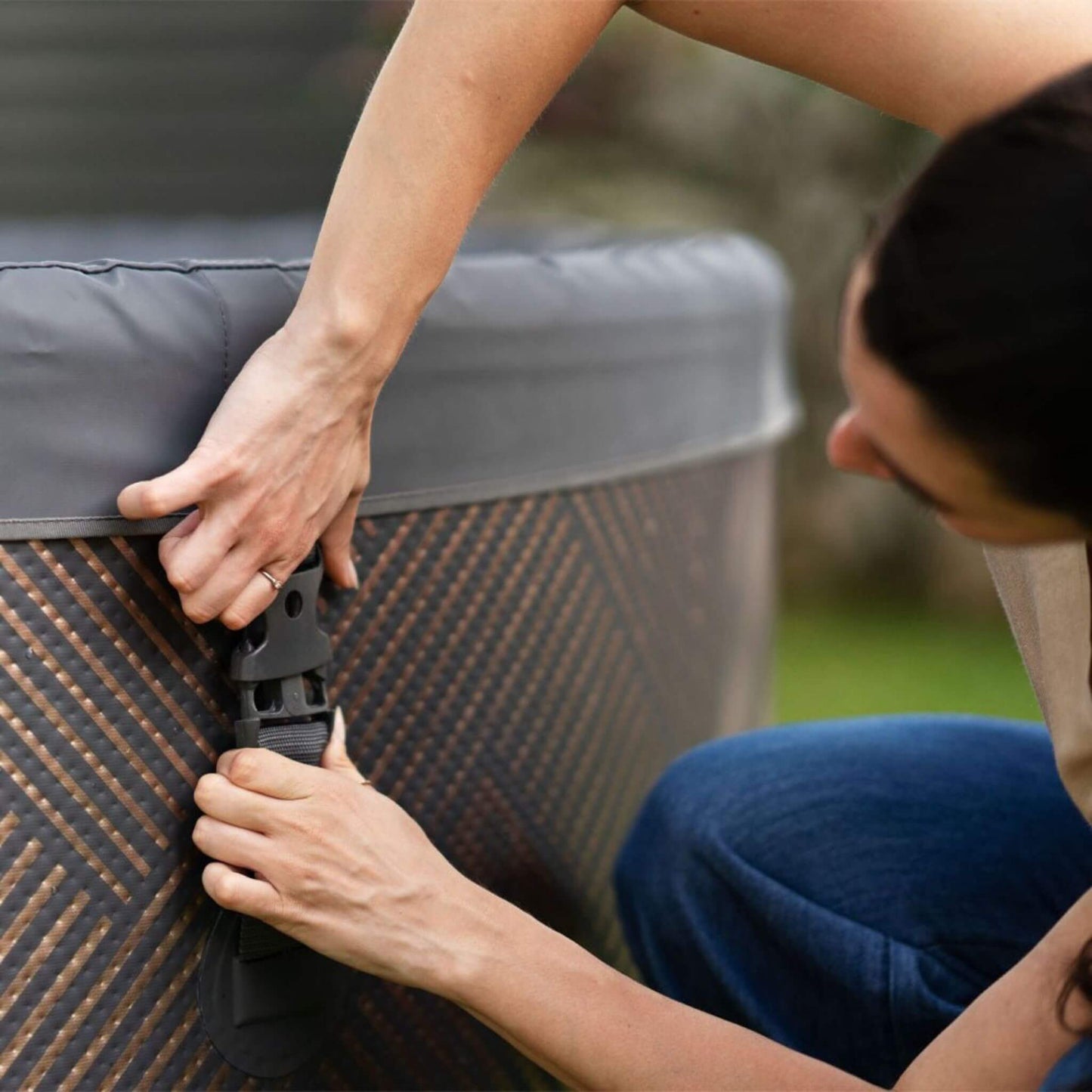 MSpa F-MO063W Mono Frame Series Luxury 6-Person Inflatable Round Hot Tub With WIFI Control (SAK75263)