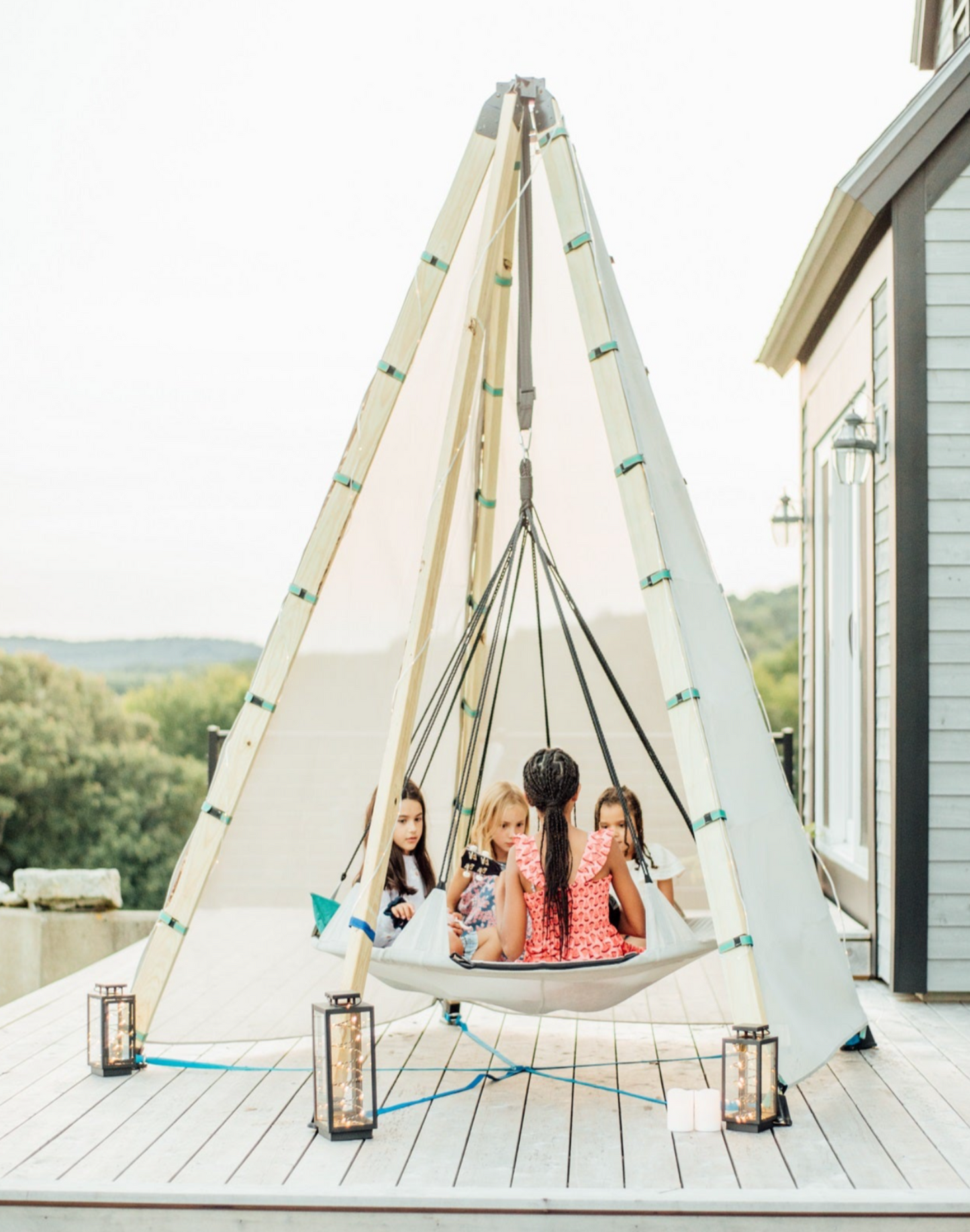Bijou Nest: Stylish Outdoor Swing Retreat